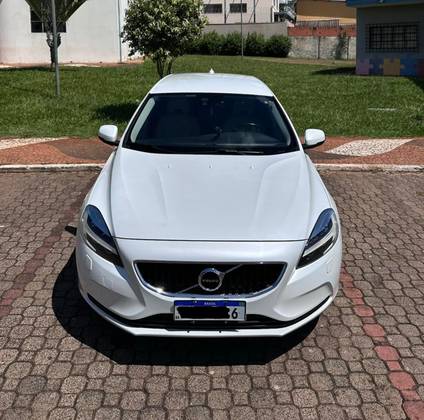 VOLVO V40 2.0 T4 MOMENTUM GASOLINA 4P AUTOMÁTICO